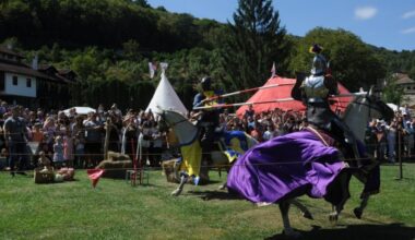 Podno svodova manastira Studenice održan tradicionalni viteško-scenski spektakl