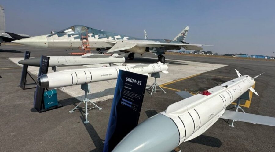 Su-57 i Jak-130M na aeromitingu u El Alamejnu