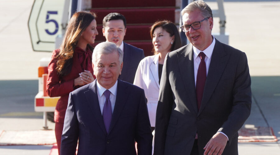 Predsednik Uzbekistana stigao u dvodnevnu posetu Srbiji, na aerodromu ga dočekao Vučić