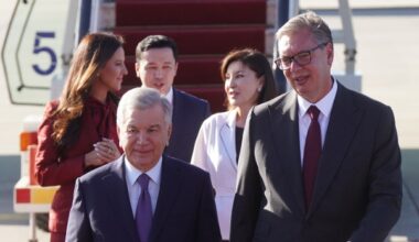 Predsednik Uzbekistana stigao u dvodnevnu poseti Srbiji, na aerodromu ga dočekao predsednik Vučić