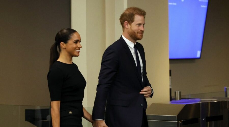 Kralj Čarls razjasnio status princa Harija i supruge Megan posle njihovog povratka u Britaniju
