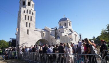 Arhiv javnih skupova: Koliko je ljudi bilo na sahrani Ratka Mladića