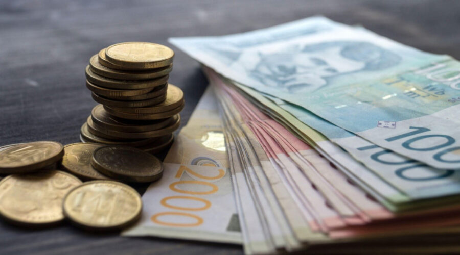 Stiže 6.000 dinara za sve punoletne građane: Ko mora da se prijavi, ko novac dobija automatski i kada počinje isplata