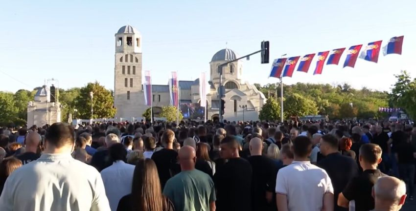 Koliko je ljudi bilo na sahrani Ratka Mladića? Arhiv javnih skupova objavio procenu