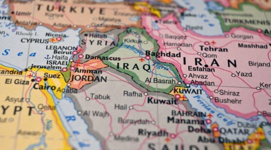 Razorni udar Huta na Saudijsku Arabiju, buknula naftna postrojenja, na desetine povređenih civila!