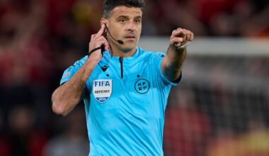 Španac Hesus Hil Manzano sudi meč između fudbalera Fenerbahčea i Rome u prvom kolu LŠ