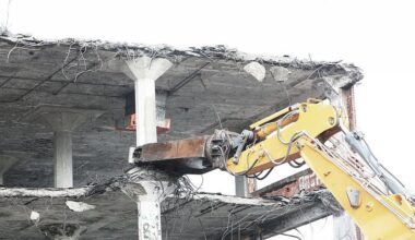 Na jezeru Gazivode u toku rušenje vikendica