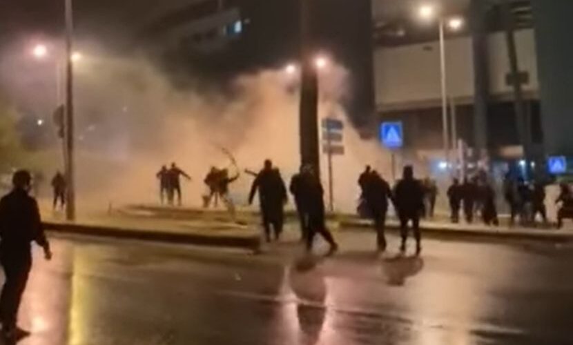 Navijački rat u Kragujevcu: Žestok sukob huligana, policija blokirala ulice i podigla dronove!