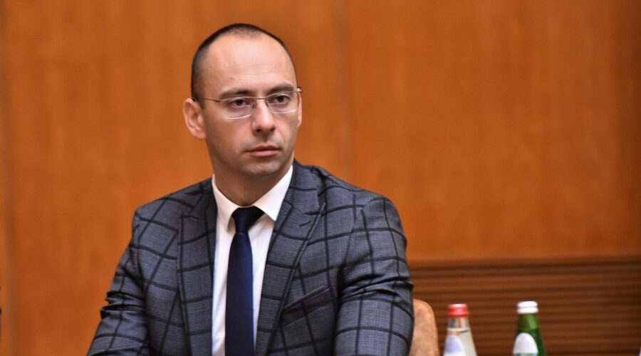 Prekid sednice u Prištini: Hadžiju tražila da Simić povuče izjavu jer pominje srpski narod, on odbio