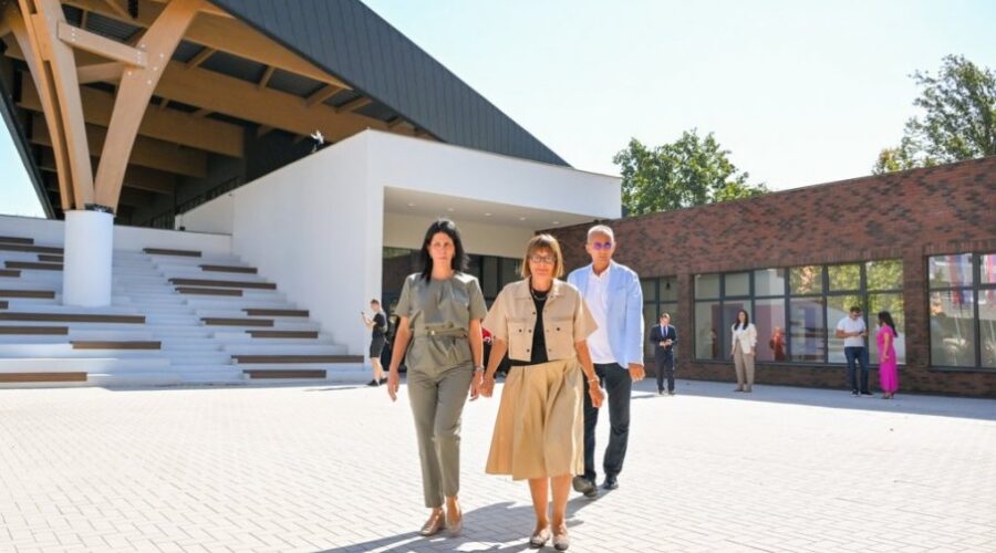 Novosadska Gimnazija “Laza Kostić” dobila fuiskulturnu salu, zajednička investicija Pokrajine i Grada
