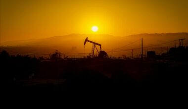 Američka Uprava za energetske informacije podigla prognoze cena nafte zbog pada svetskih zaliha