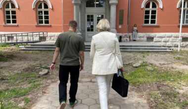 Lakše povređen dečak na koga je pala kapija Prekršajnog suda u Nišu
