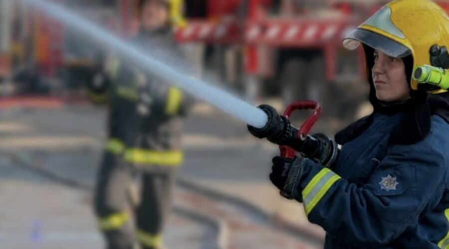 Novosađanka (21) želi da postane profesionalni vatrogasac (FOTO)