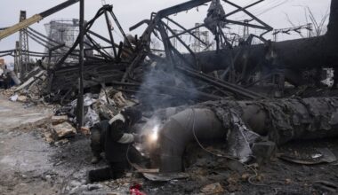 UKRAJINSKA KRIZA – Rusija: Kijev planirao napad na britanskog ambasadora u Moskvi; Norveški premijer: Avion Zelenskog zamalo pogođen dronom