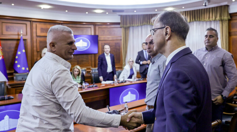 Premijer i ministri s poljoprivrednicima i uljarima: Uskoro poznate konačne otkupne cene suncokreta
