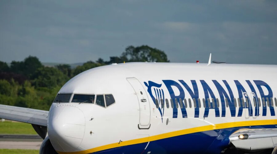 Rajaner će osporavati tvrdnju putnika da je isisan iz prozora aviona koji je u letu izbijen