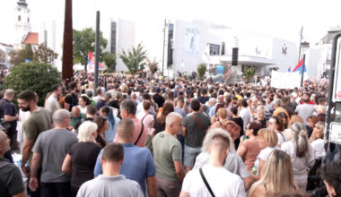 (Foto) Studentska lista održala prvi predizborni skup u Novom Sadu: Predstavljeno sedam kandidata za poslanike