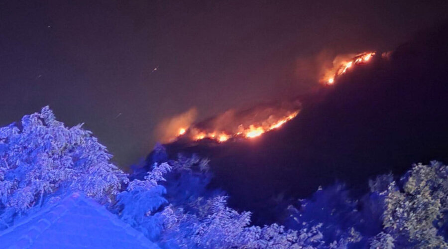 Manastir spašen od požara Požar kod Ostroga i dalje aktivan, svetinja nije ugrožena