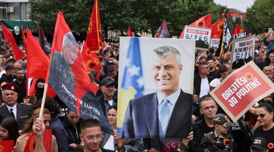 Nekoliko dana pred presudu vođama tzv. OVK za ratne zločine, u Prištini masovni protest podrške
