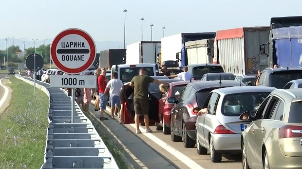 Na graničnom prelazu Batrovci teretna vozila čekaju sedam sati sa izlaz, na Šidu pet