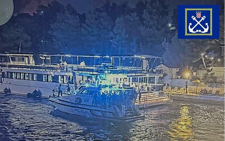 Ogroman požar guta ostrvo Brač! Evakuisano gotovo 700 ljudi, brodovima ih izvlačili iz uvala i sa obale pred vatrenom stihijom! Stižu dramatični snimci (video)