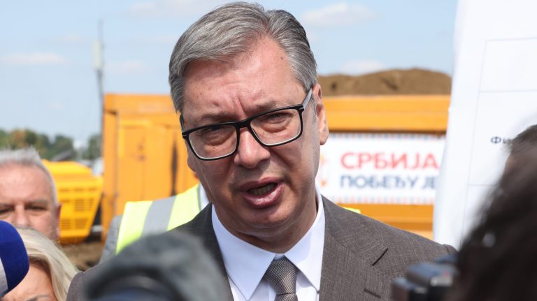 Vučić očekuje od KFOR-a da zaštiti građane Kosova