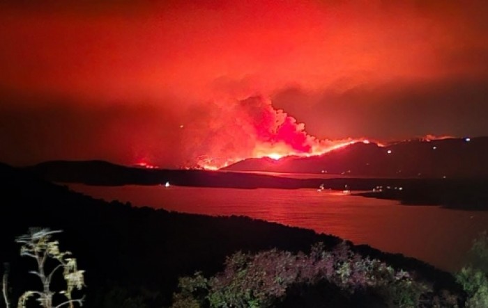 Milna obranjena, vatra ipak ušla u neke kuće