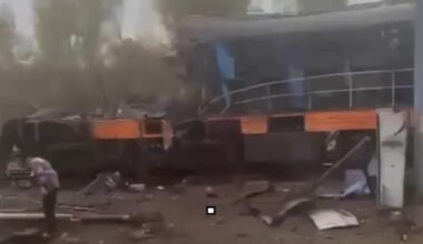 Voz u kome se nalazio Boris Džonson za dlaku izbegao udar drona