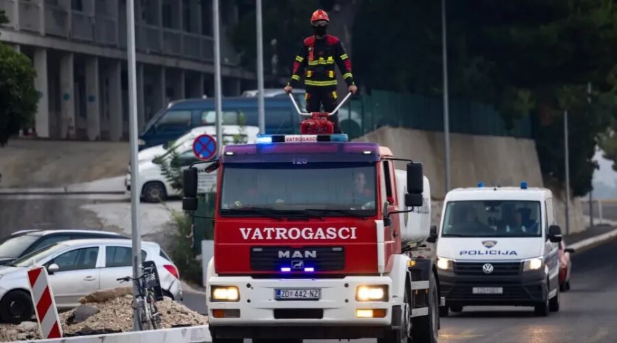 Hrvatska vatrogasna zajednica: Požar kod Bola gotovo ugašen, situacija zadovoljavajuća