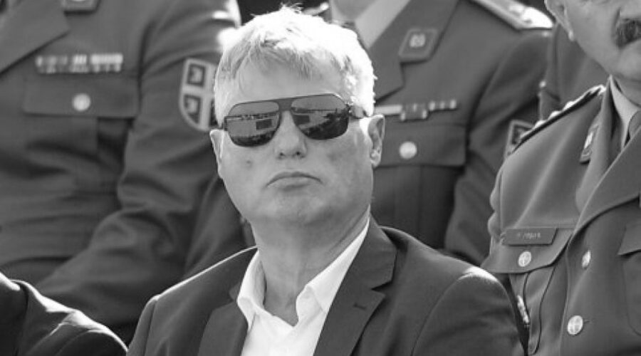 Otac mu je bio oficir Jugoslovenske kraljevske vojske