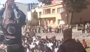 Bajkeri opkolili džamiju, doneli i svinjsku glavu: Haotične scene tokom muslimanske molitve, umalo došlo do incidenta – drama u Kaunasu (video)