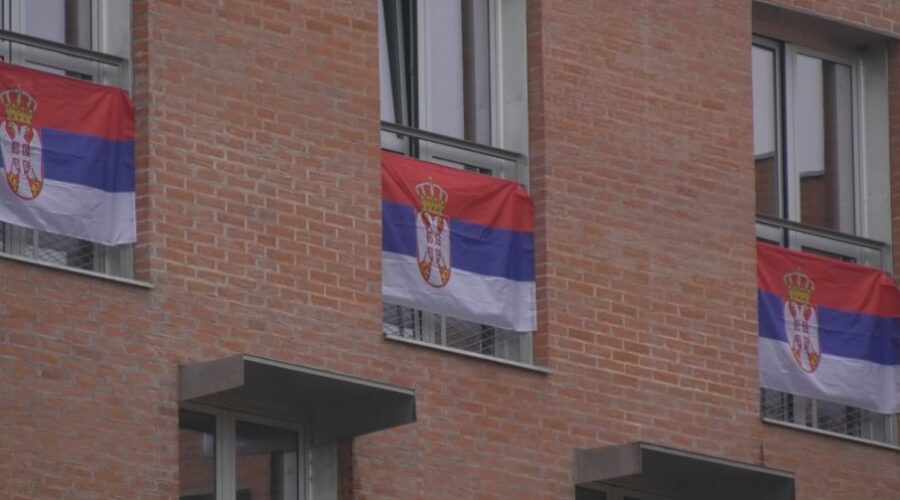 Dom učenika okićen zastavama povodom Dana jedinstva