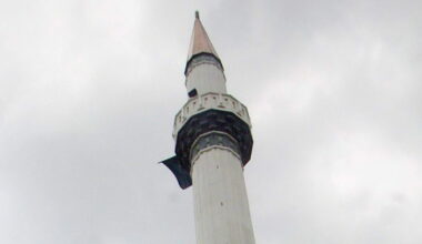 Islamska zajednica Kosova odlučila da zastave tzv.OVK budu istaknute na svim džamijama