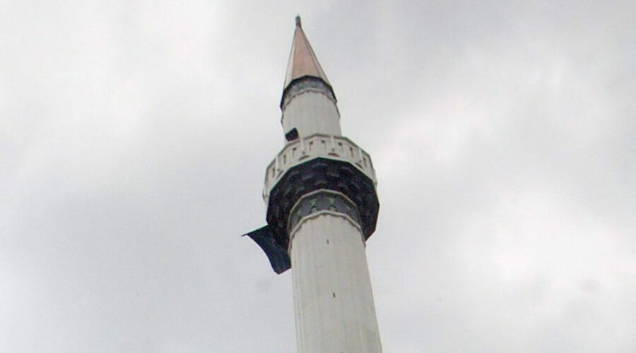 Islamska zajednica Kosova odlučila da zastave tzv.OVK budu istaknute na svim džamijama