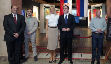 Otvorena izložba posvećena srpskoj zastavi u Srpskom istorijskom muzeju