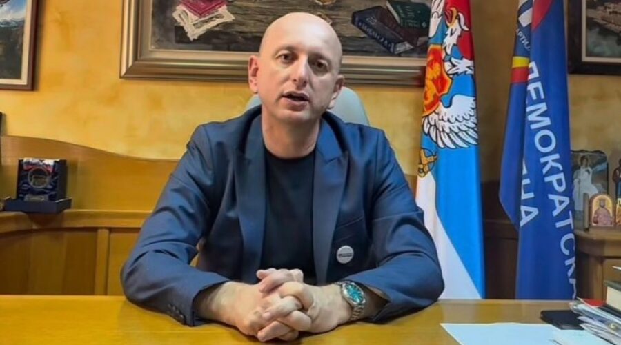 Knežević posetio grob generala Mladića: Svaka ptica svome jatu i ja srpskom komandantu