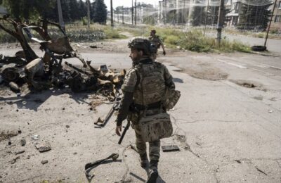 UKRAJINSKA KRIZA: Rusi pogodili putnički voz, Ukrajina nastavlja sa napadima na rafinerije