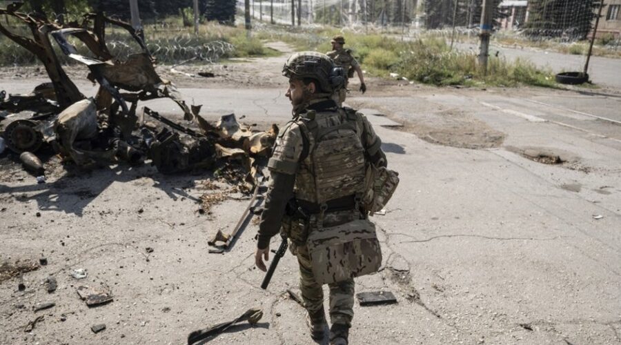 UKRAJINSKA KRIZA: Rusi pogodili putnički voz, Ukrajina nastavlja sa napadima na rafinerije