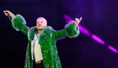 Prateći muzičari Eda Širana napustili turneju u znak podrške Meklmoru