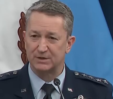 Šef Združenog generalštaba SAD najavio: Amerika mora biti pripravna i za bitke oko Meseca!