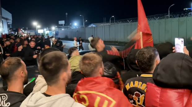 Kamenicama na sedište Euleksa u Prištini i tokom noći zbog presude vođama tzv. OVK u Hagum noći