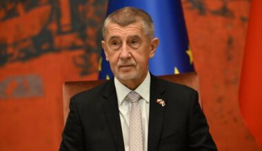 Češki premijer upozorava: Svet klizi u pakao
