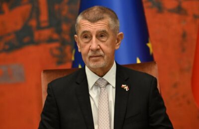Češki premijer upozorava: Svet klizi u pakao