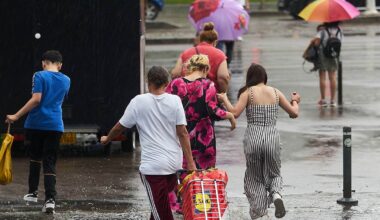 Žuti meteoalarm upaljen za celu zemlju: Pripremite se za pljuskove i grmljavinu, stiže drastično zahlađenje