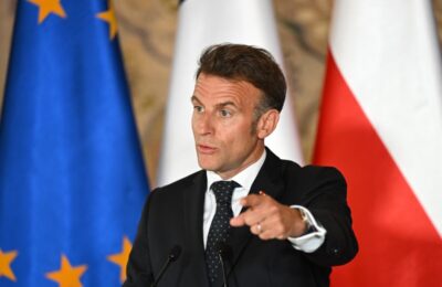 U Parizu danas sastanak Makrona sa liderima stranaka: U Jelisejsku palatu stižu Atal, Le Pen, Melanšon… Tema – posledice sukoba širom sveta