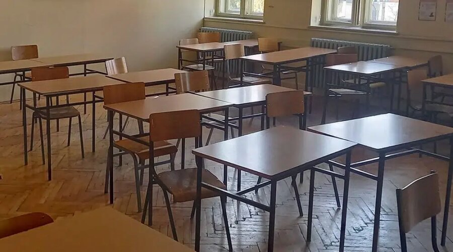 Niš: Roditelji učenika okupili se zabrinuti informacijama o pištolju u školi i spisku za odstrel