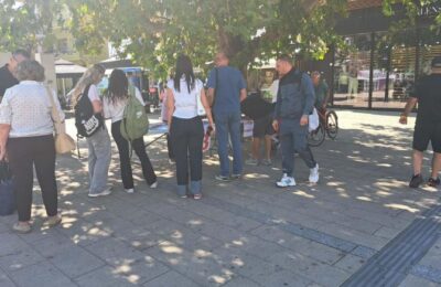 Studenti predstavljaju plan i program na dve lokacije u Leskovcu: Građani se prijavljuju da pruže pomoć u toku izbora