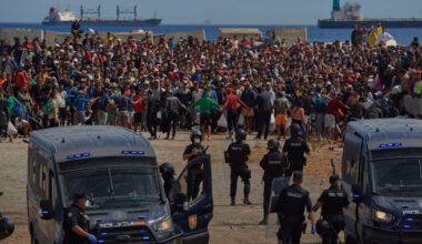 Španska policija pokrenula operaciju uklanjanja migranata sa plaža u Seuti