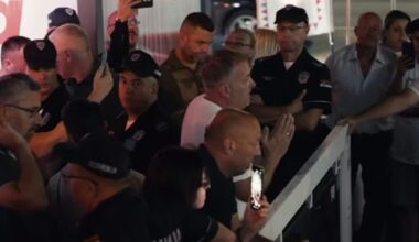 KRAGUJEVČANI UZELI STVAR U SVOJE RUKE: Izašli ispred zgrada i naterali naprednjake da sklone šatore nakon više od mesec dana!