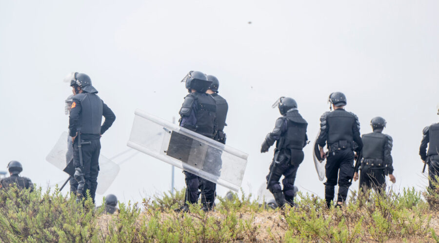 Sukob u Seuti: Policija ispaljivala gumene metke na migrante tokom raščišćavanja plaža